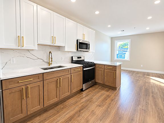 4th image of 17-19 Wickham St #303