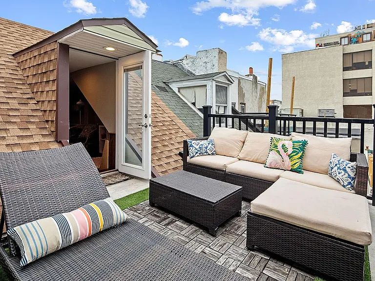 114 E Allen St — Photo 24