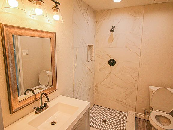 2nd image of 2112 Huntington Dr
