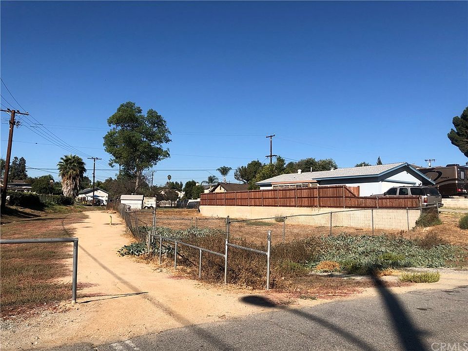 1st image of 4463 Los Serranos Blvd