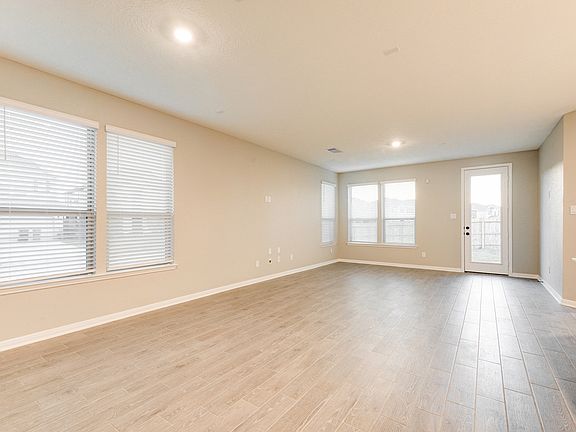 3rd image of 4903 Hickory Deer Ln