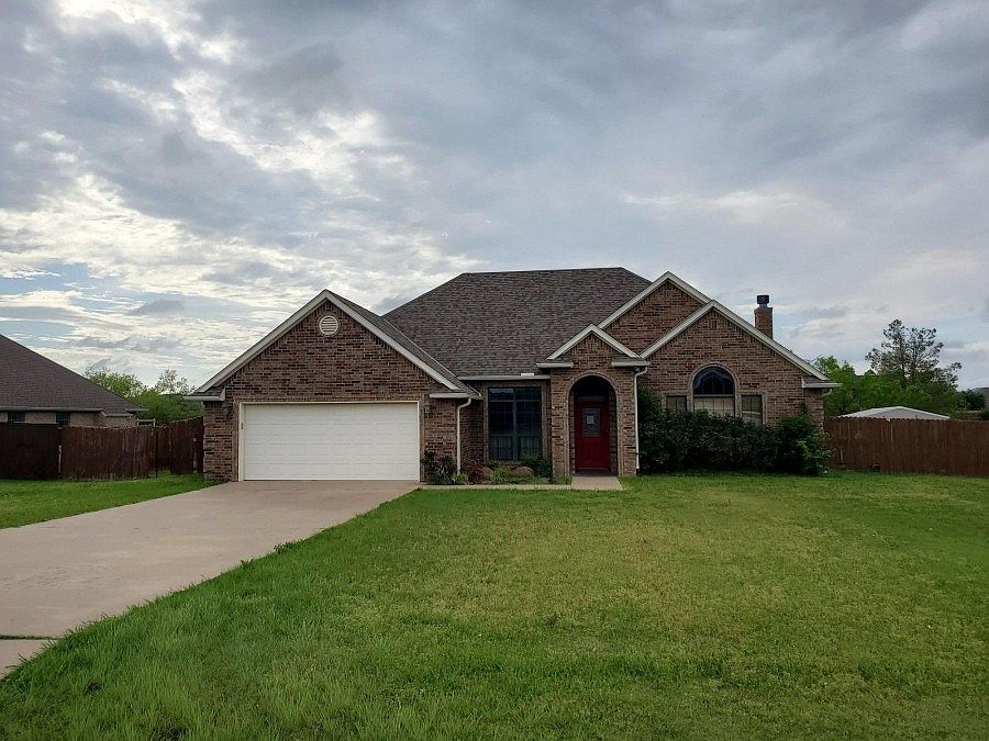 1st image of 124 NW Valleybrook Dr