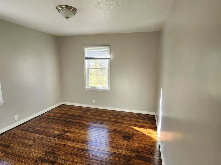 430 S Armstrong St — Photo 6