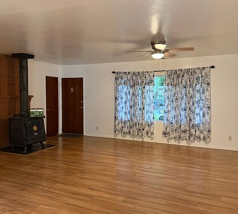 5th image of 908 N Navajo Dr