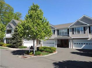 2 Franklin Ct, Newtown, CT 06470