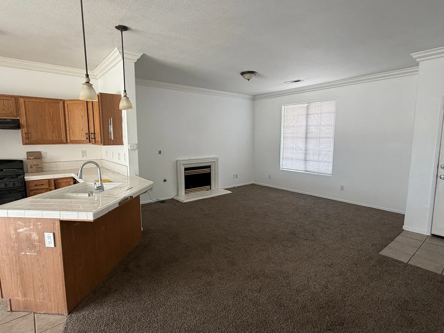 3 bed, 1291 sqft, $2,800 — Photo 2