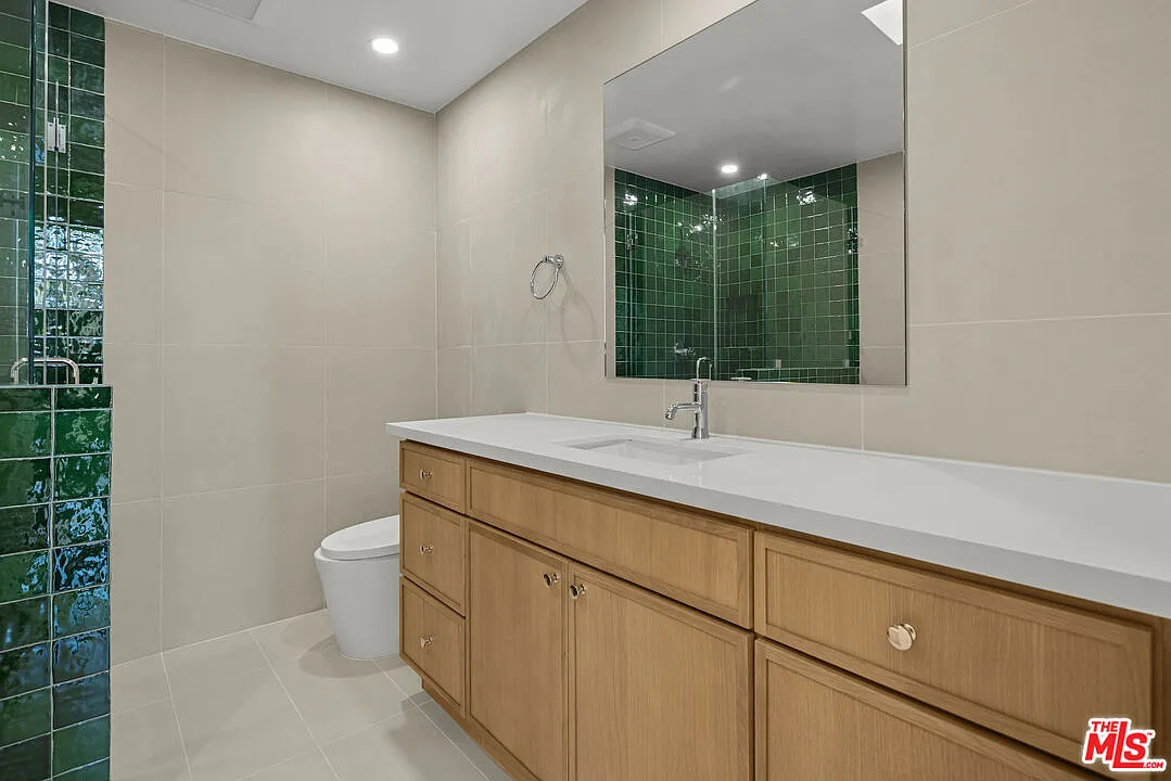 2 bed, 2.5 bath, 1680 sqft, $6,050 — Photo 4