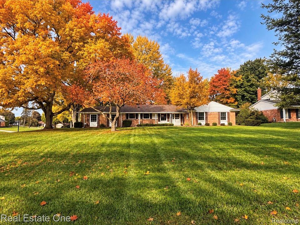 1st image of 915 Ironstone Dr