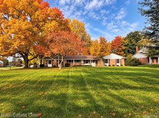 915 Ironstone Dr, Rochester Hills, MI 48309