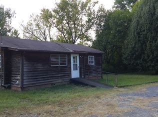102 Pinehill Dr, Dalton, GA 30721