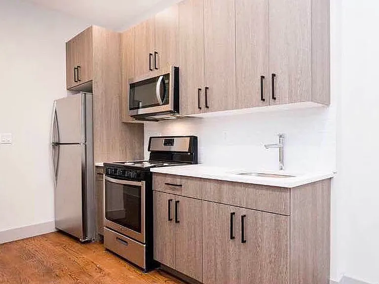 2014 Bleecker St #1R — Photo 4