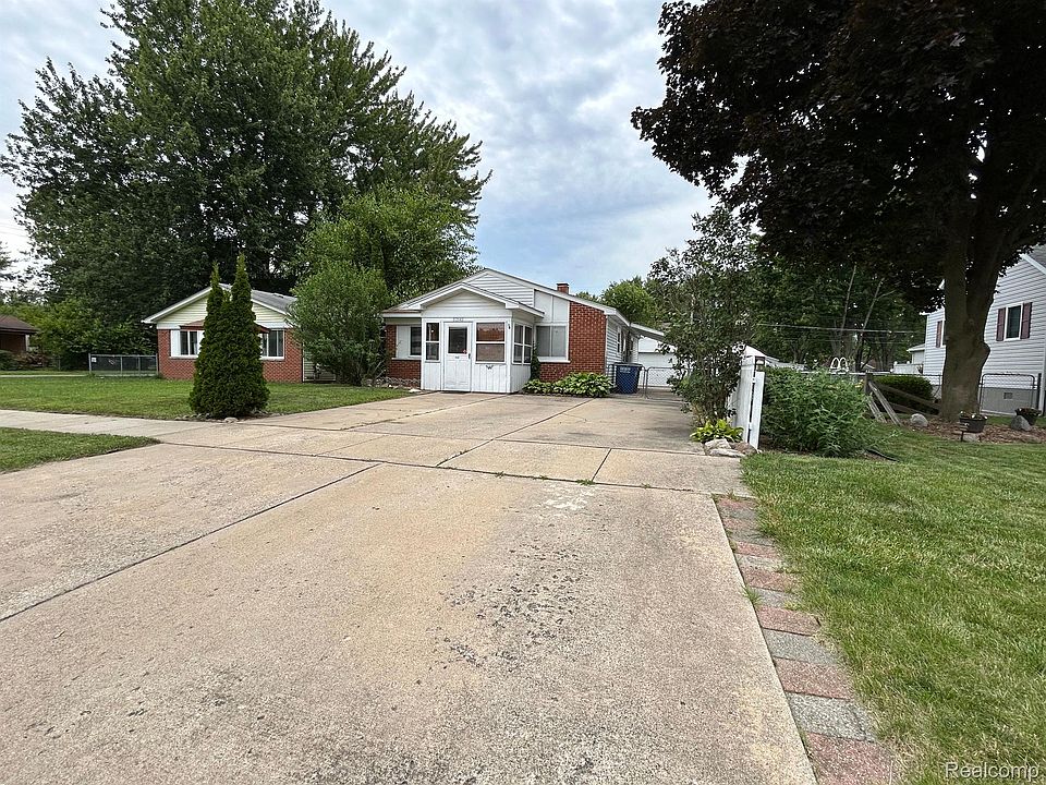 1st image of 33540 Hiveley St
