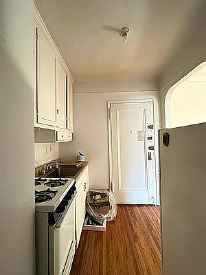 2nd image of 195 Underhill Ave #6P