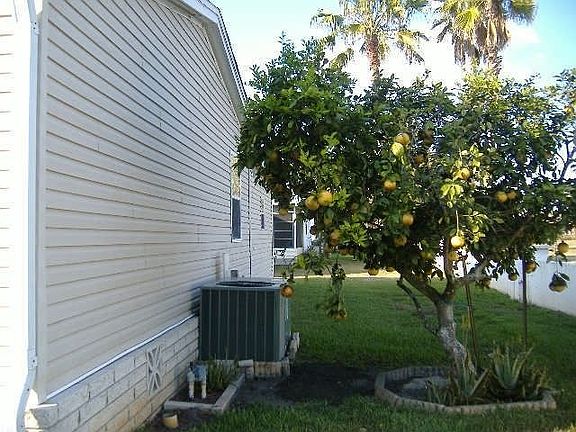 3rd image of 23 Lake Pointe Dr