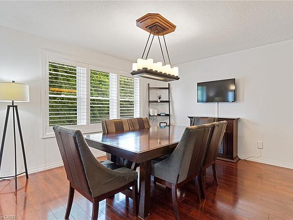 4th image of 63 Cedarhill Cres