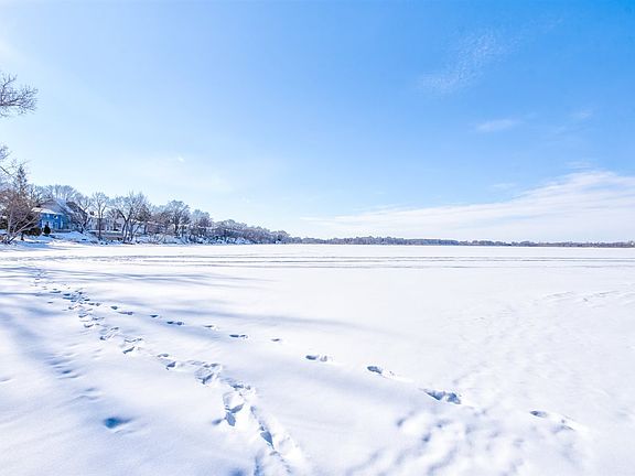 5th image of 2738 Center Lake Dr