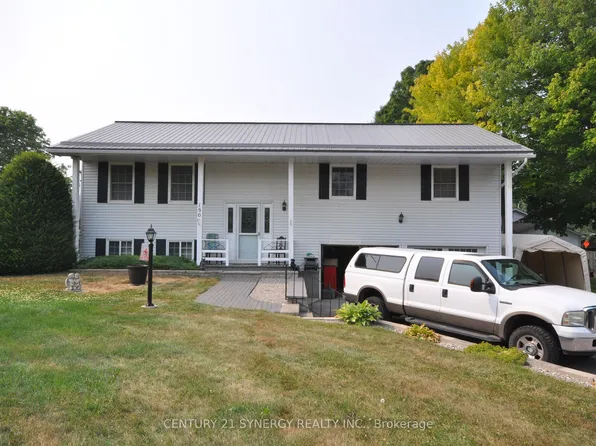 186 Golf Club Rd N, Rideau Lakes, ON K7A 4S5