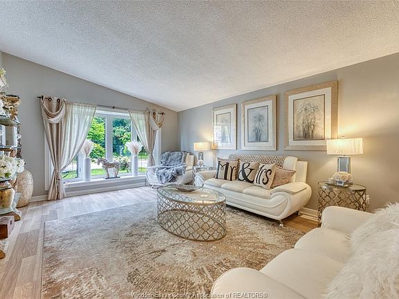 5th image of 9435 Ridge Rd