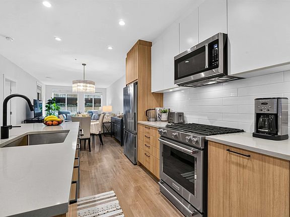 3rd image of 707 Como Lake Ave #103