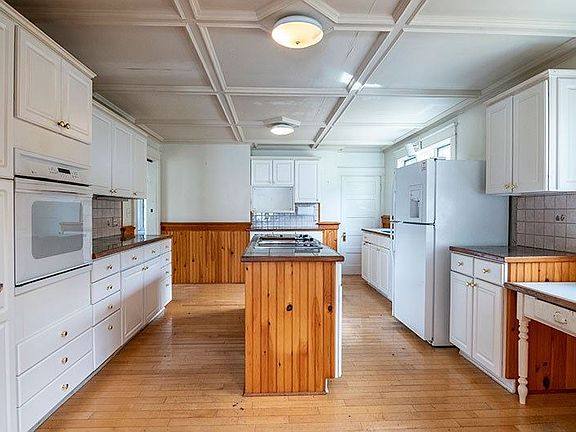 4th image of 56 Nash St