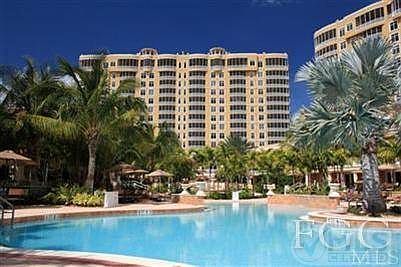 Luxury condo living in Tarpon Landings.