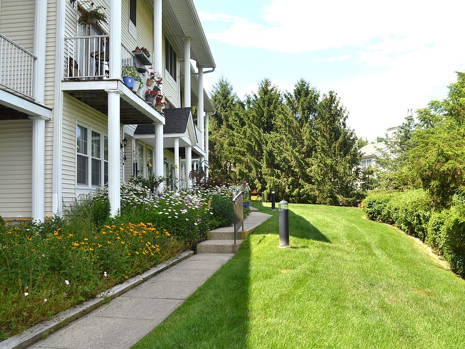 1st image of 22 Amherst Ct #22