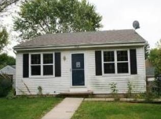 892 Britta Ln, Geneva, IL 60134