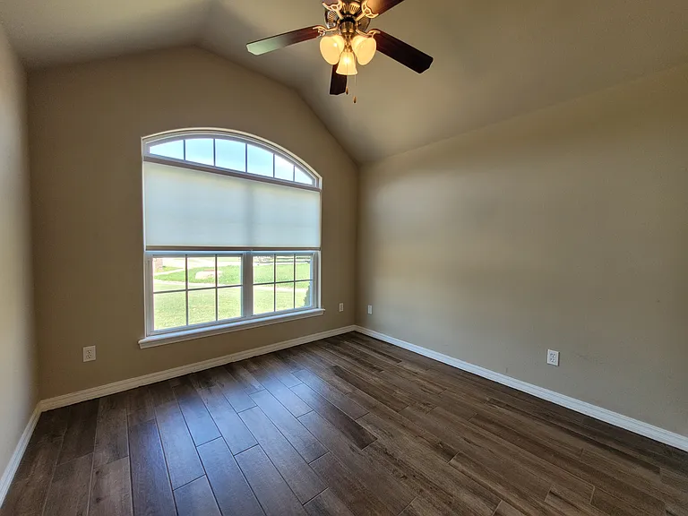 4042 Rosewood Pl — Photo 11