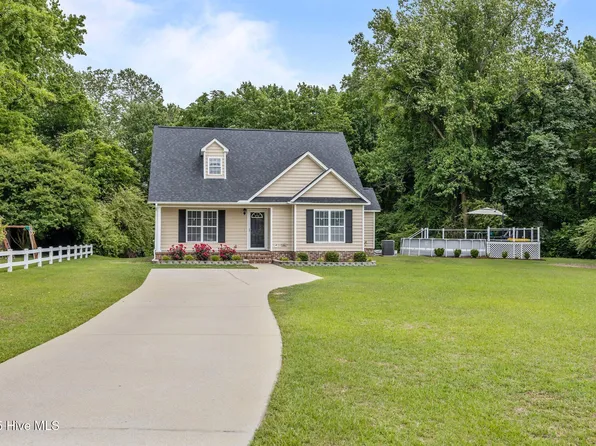 2881 Elizabeth Edwards Court, Grimesland, NC 27837
