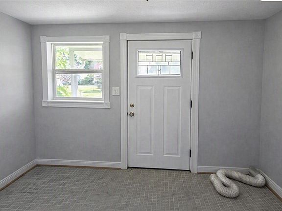 4th image of 19 Grove Ave