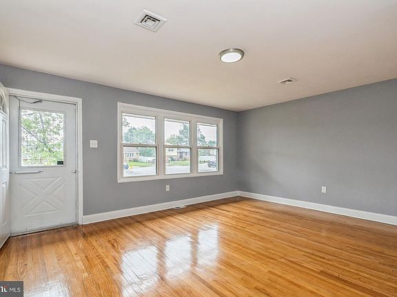 3rd image of 1704 37th St