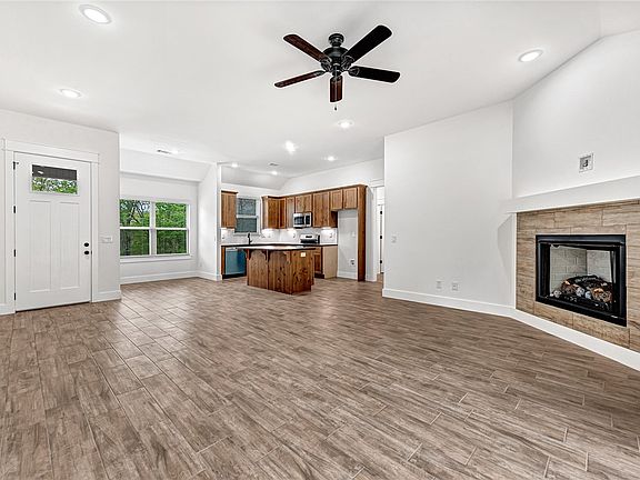4th image of 4 Hedden Dr
