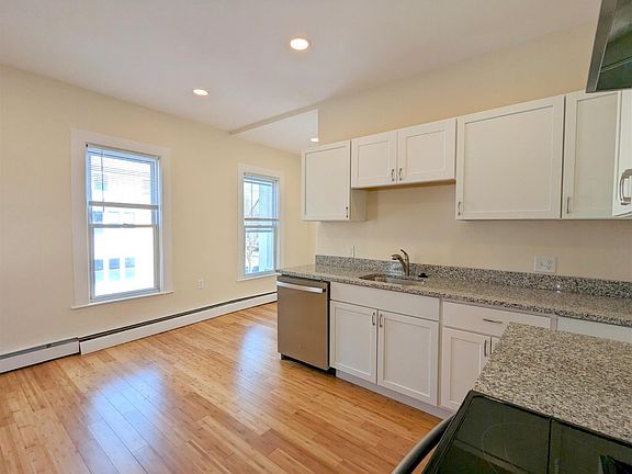 4th image of 13 Cameron Ave #3