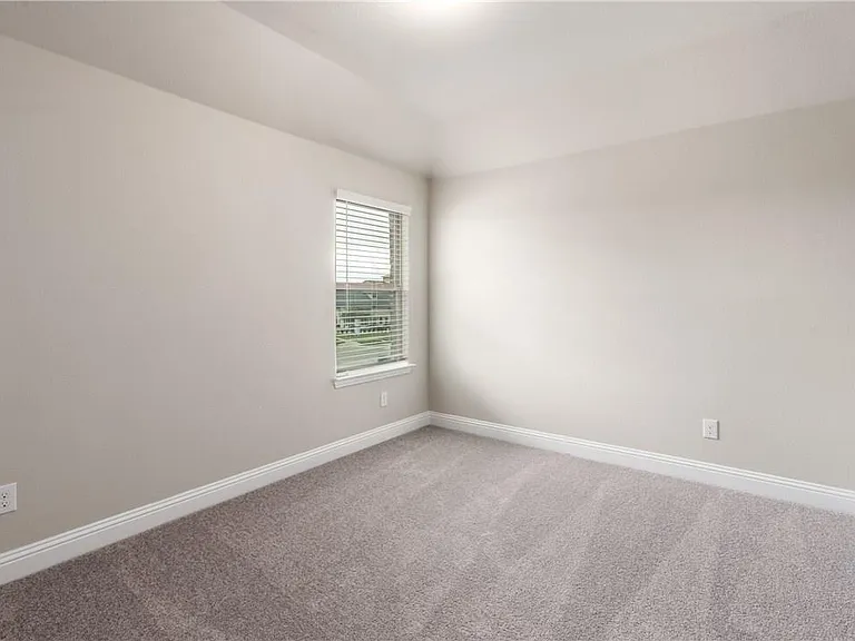 2900 Galveston St — Photo 8