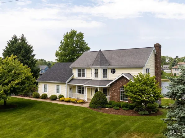 933 Meadow Ridge Dr, Holland, MI 49424