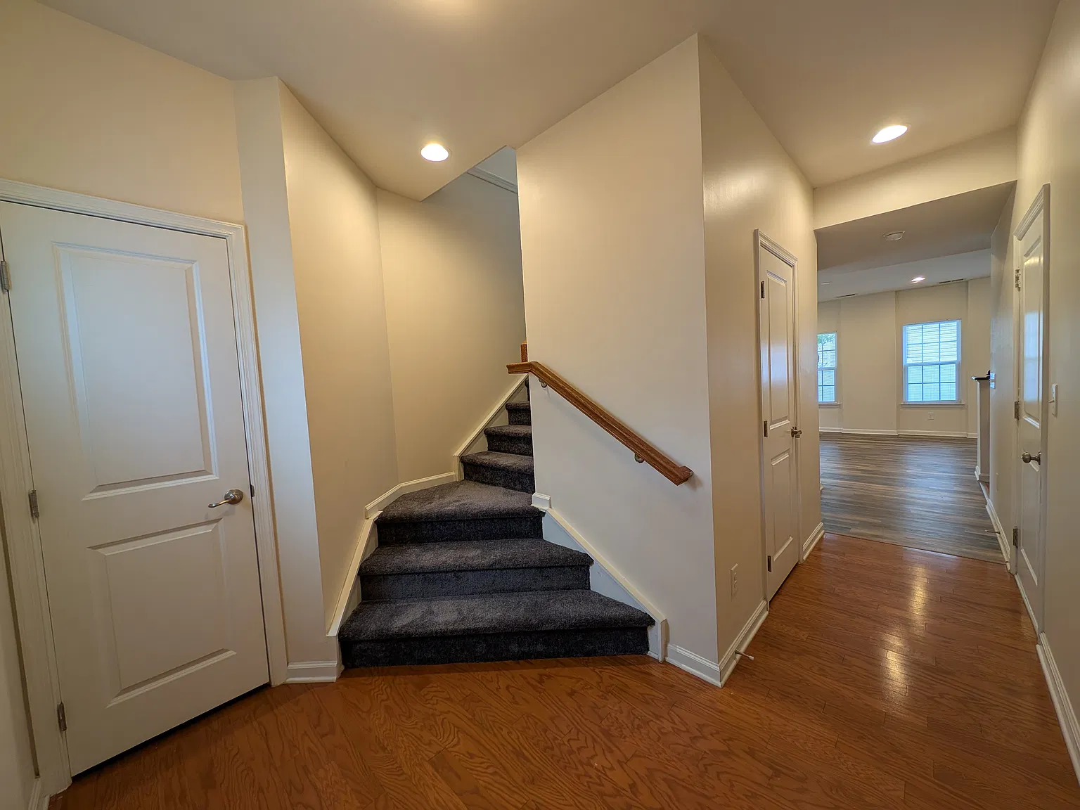 Silverthorn Townhome — Photo 3