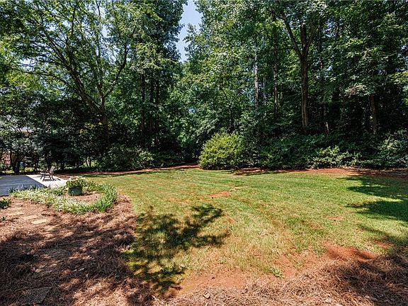 5th image of 4075 Graham Way SW