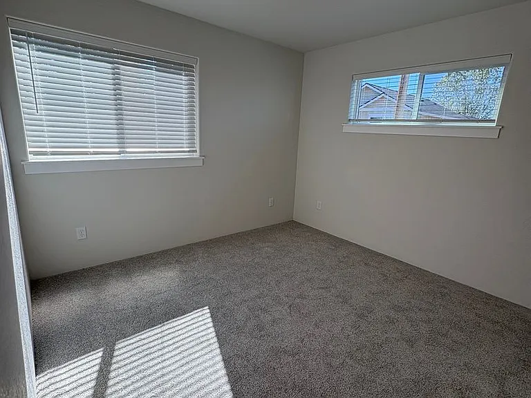 1166 Woodrow Ln — Photo 9