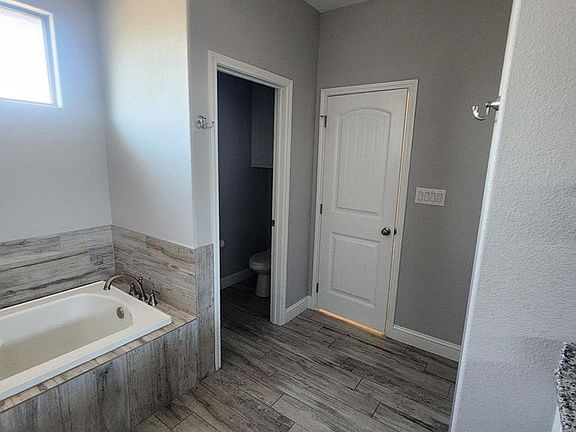 5th image of 3601 Yorkshire Dr