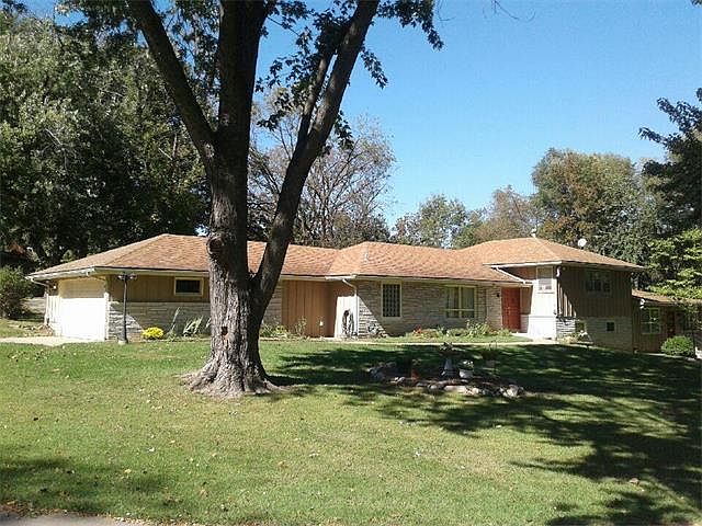 1st image of 3030 NW Oakcrest Dr