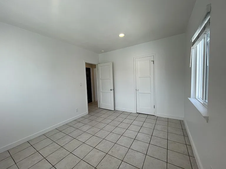 945 Thomas Ave — Photo 26