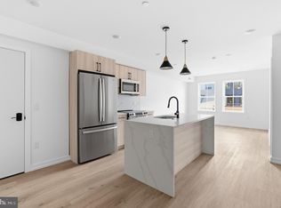 208 Vine St #2A, Philadelphia, PA 19106