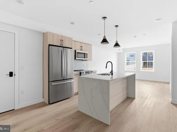 208 Vine St, Philadelphia, PA