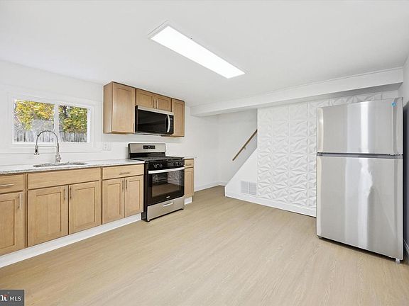 5th image of 310 Hopkinson St