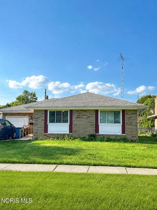 3309 Cromwell Dr, Oregon, OH 43616