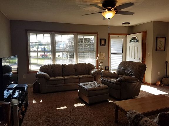 3rd image of 830 Breckenridge Dr