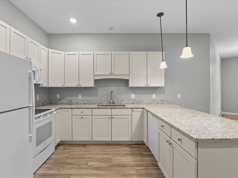 1st image of 32 Cottonwood Dr #204