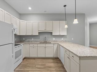 32 Cottonwood Dr APT 201, Williston, VT 05495
