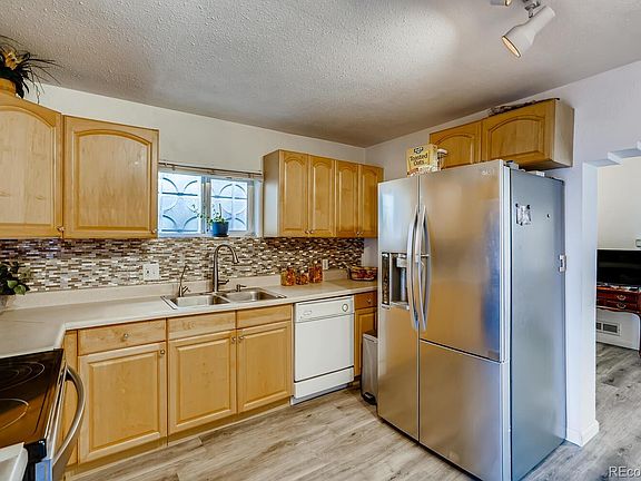 4th image of 812 Lipan St