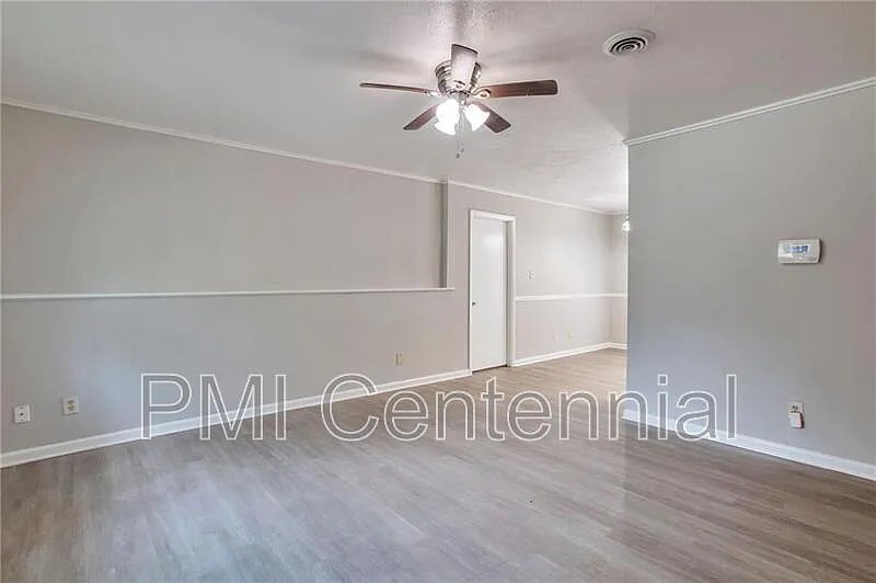 4 bed, 2.0 bath, 1296 sqft, $2,000 — Photo 3